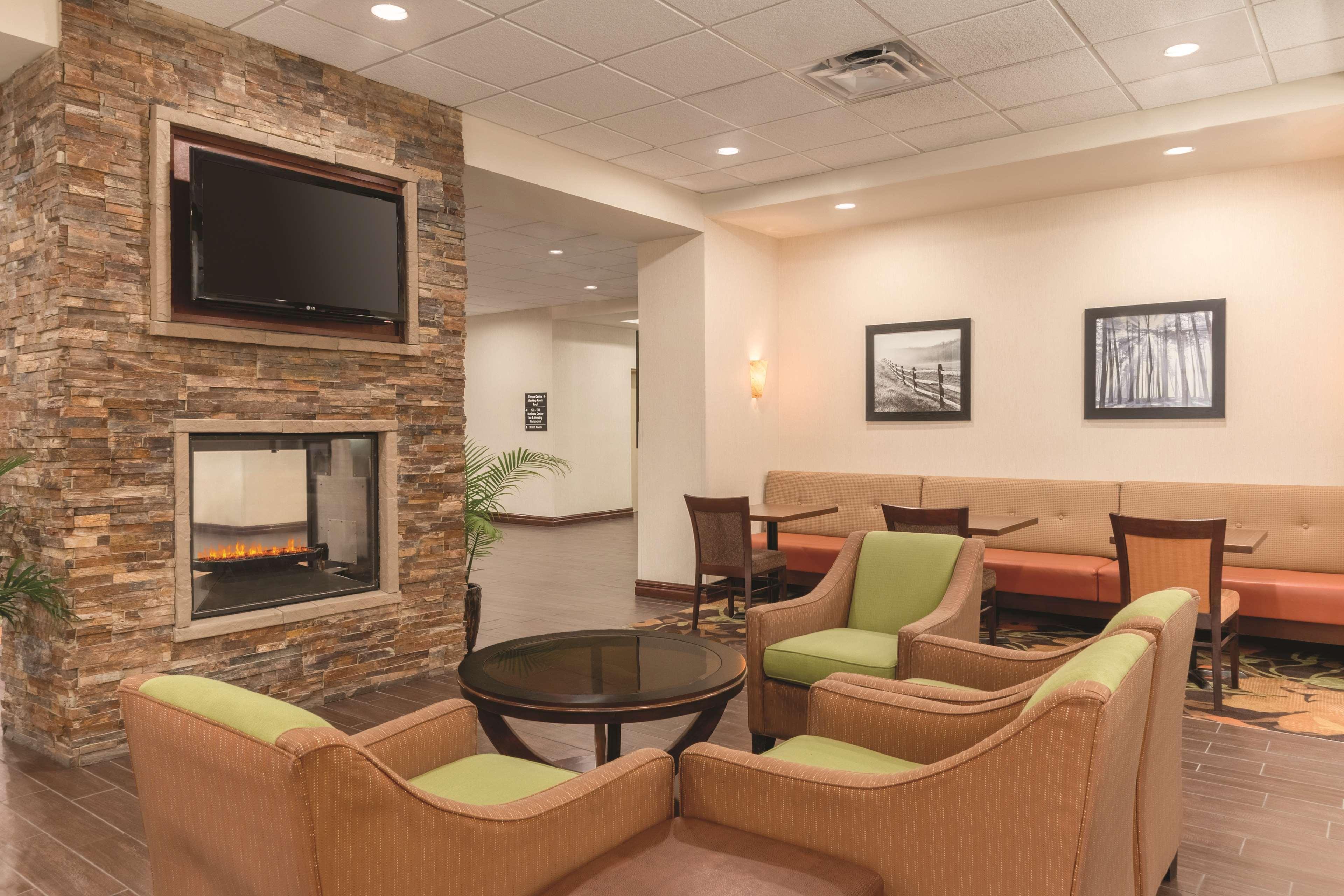 Hampton Inn By Hilton Edmonton South Экстерьер фото