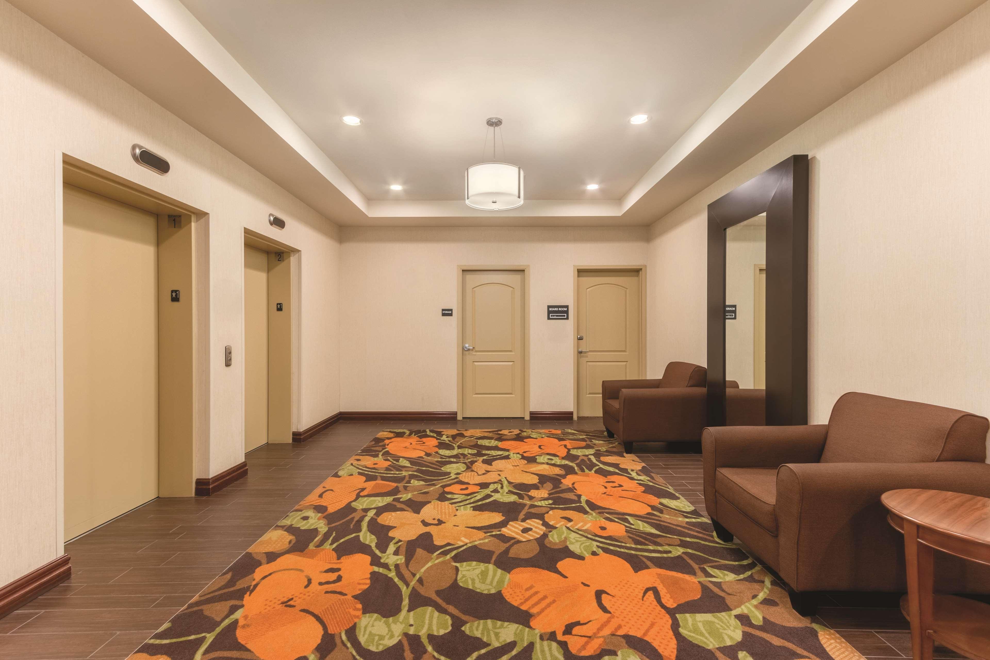 Hampton Inn By Hilton Edmonton South Экстерьер фото