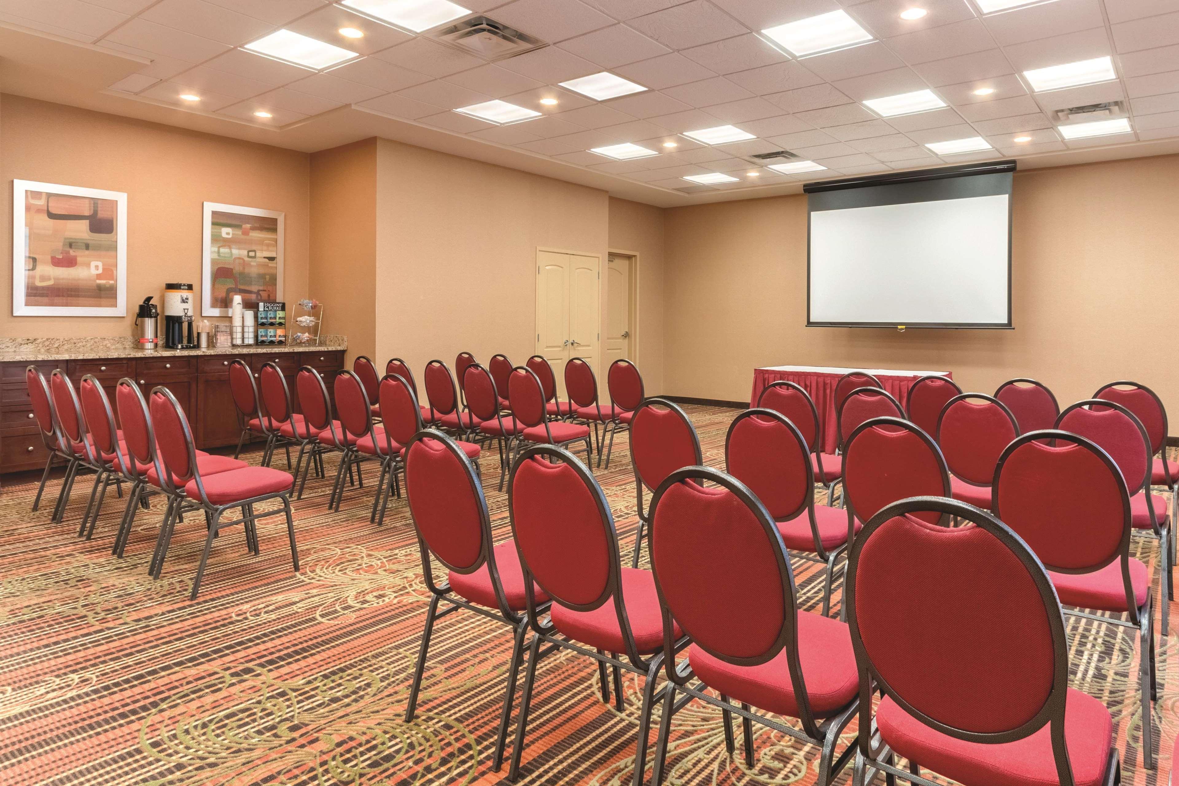 Hampton Inn By Hilton Edmonton South Экстерьер фото