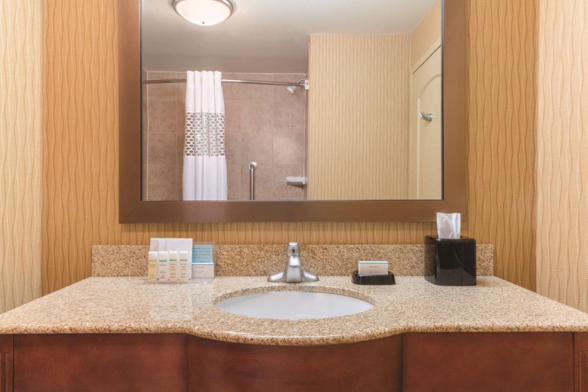 Hampton Inn By Hilton Edmonton South Экстерьер фото